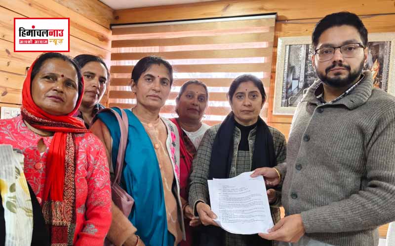 आंगनवाड़ी कार्यकर्ताओं ने एसडीएम को सौंपा ज्ञापन, मातृत्व अवकाश पर शर्त थोपना महिला विरोधी
