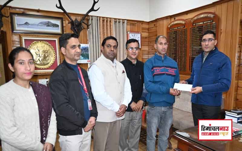 चंबा / प्रधानमंत्री जीवन ज्योति बीमा योजना के तहत मृतका के पति को भेंट की 2 लाख की बीमा राशि