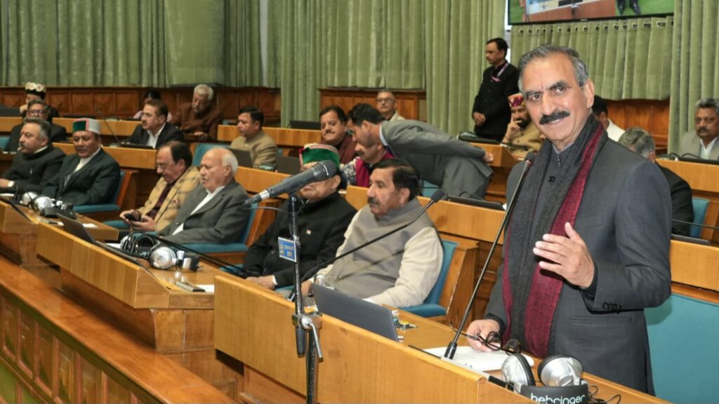 नई भर्तियों का पिटारा, 300 यूनिट मुफ्त बिजली और महिलाओं को 1500 रुपये