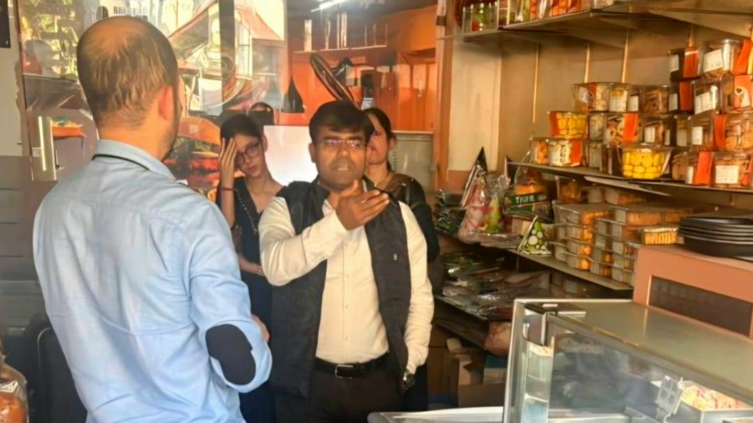 होली पर प्रशासन सख्त, बिलासपुर में मिठाई और डेयरी दुकानों पर औचक निरीक्षण