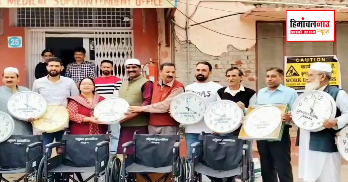 नाहन में अंजुमन इस्लामिया ने रमजान के अवसर पर मेडिकल कॉलेज को व्हीलचेयर भेंट कर दिया सेवा का संदेश