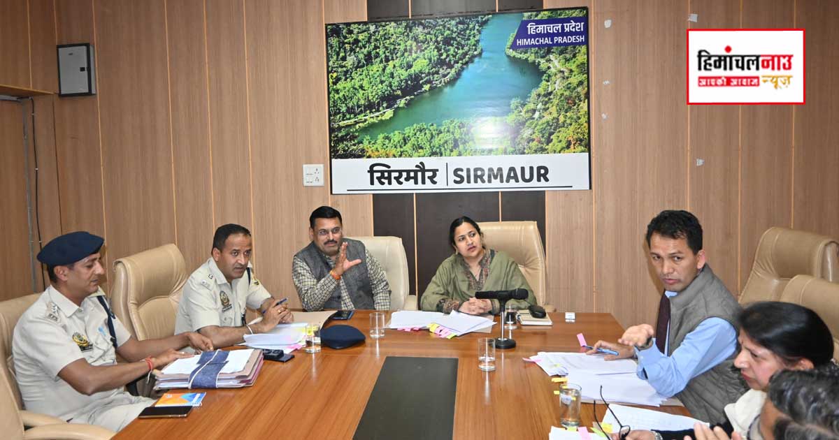 नाहन में उपायुक्त प्रियंका वर्मा की अध्यक्षता में समीक्षा बैठक, अल्पसंख्यक, दिव्यांग और कल्याण योजनाओं पर चर्चा