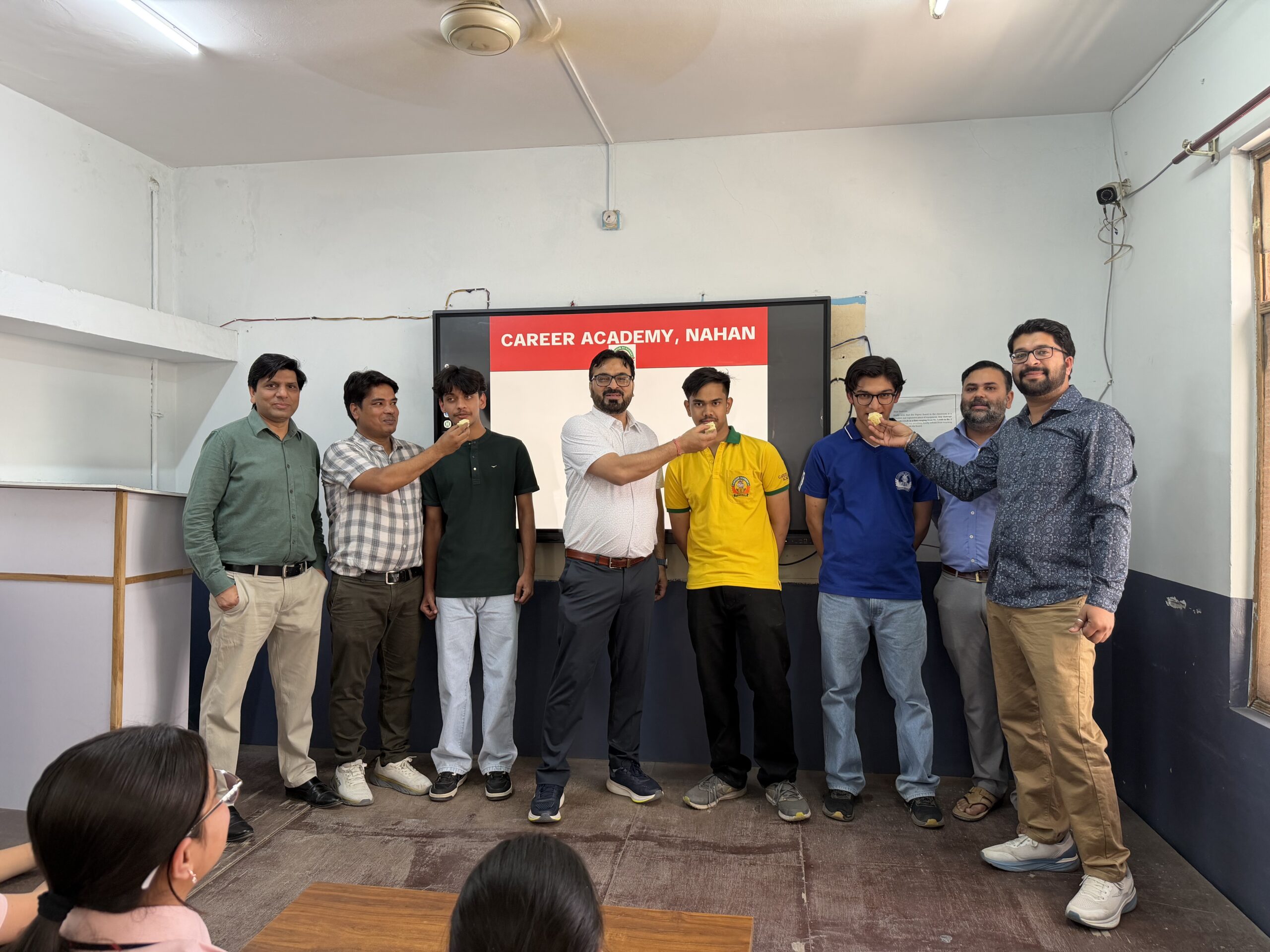 JEE Mains 2026 में आदित्य जायसवाल ने 99.10 परसेंटाइल हासिल कर करियर अकैडमी का नाम रोशन किया