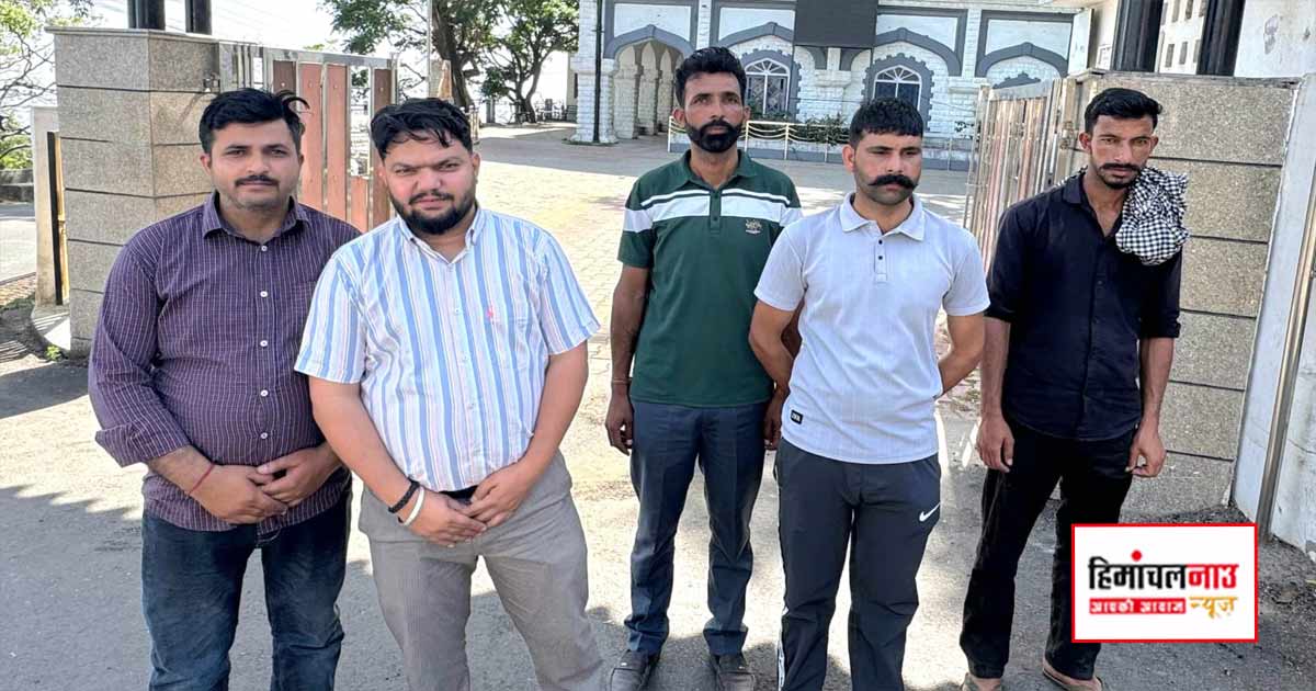 बरसाती नाले के दर्द पर एकजुट हुआ गांव, रोहित शर्मा के नेतृत्व में डीसी तक गूंज उठी आवाज