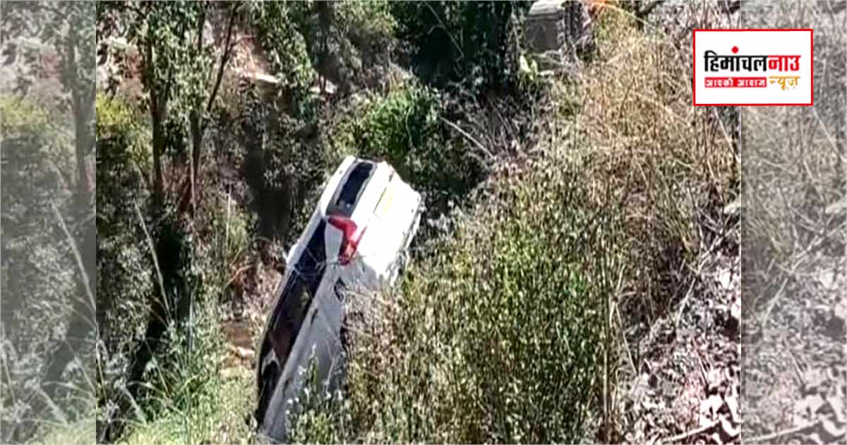 Accident / सोलन के कुनिहार में सड़क हादसा, श्मशानघाट में गिरी कार; दो युवक घायल, पुलिस जांच में जुटी