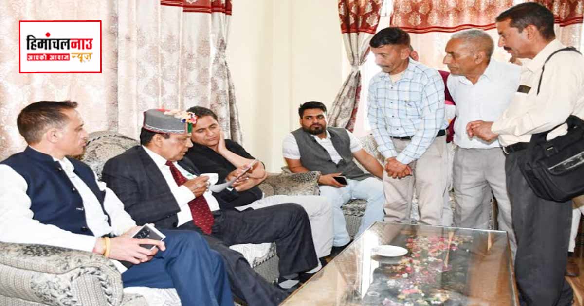 सोलन के ममलीग में स्वास्थ्य मंत्री डॉ. शांडिल ने जरूरतमंद महिलाओं को 50 सिलाई मशीनें वितरित की