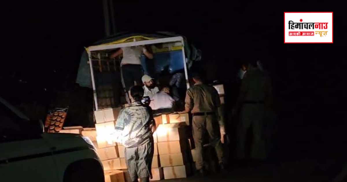 Crime / धर्मपुर में अवैध शराब मामले में कार्रवाई, 438 पेटी देशी शराब के साथ तीन आरोपी गिरफ्तार