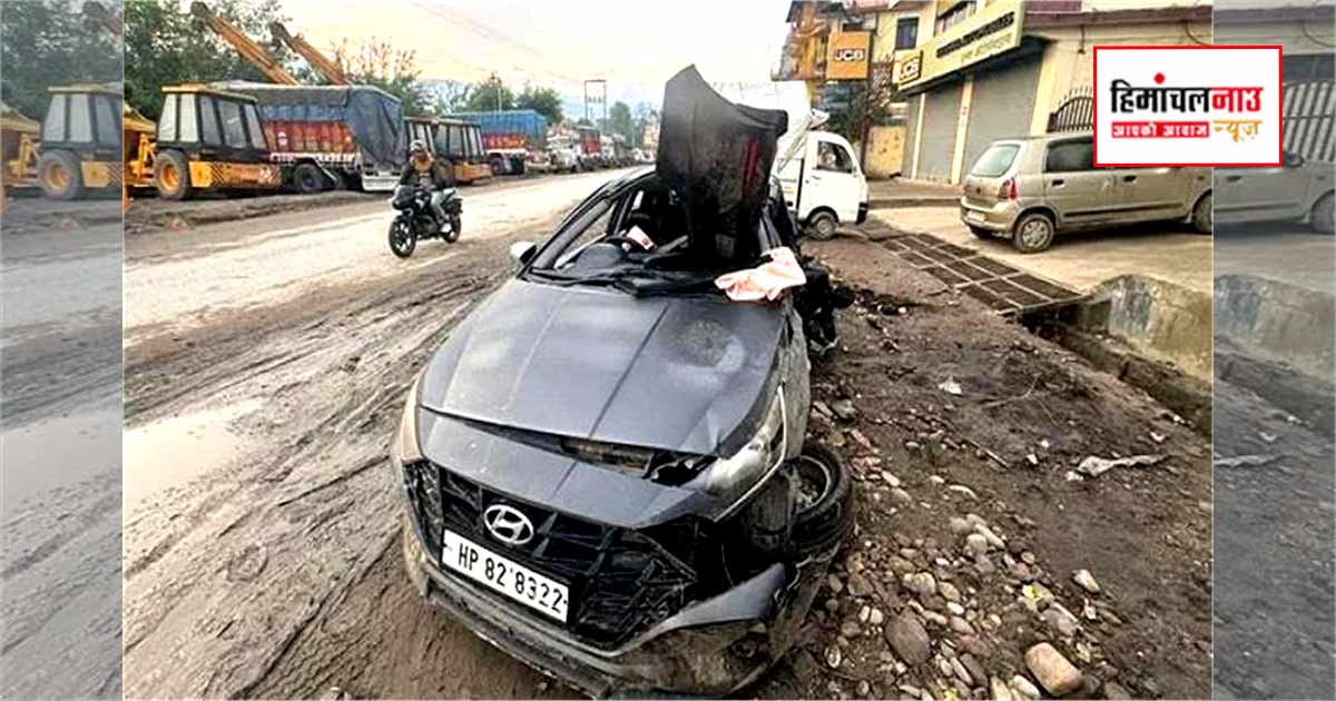 Accident / मंडी में सड़क हादसा, तेज रफ्तार कार हाइड्रा से टकराई, तीन युवकों की मौत, दो घायल