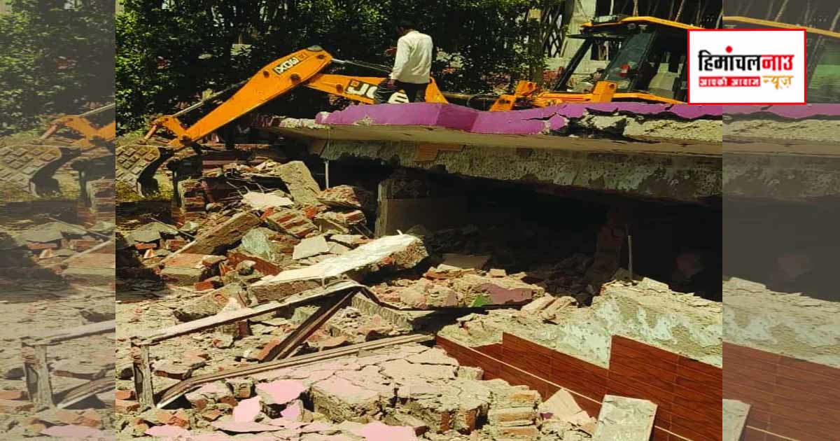 नूरपुर में सरकारी भूमि पर बने अवैध मकान को पुलिस और प्रशासन ने किया ध्वस्त