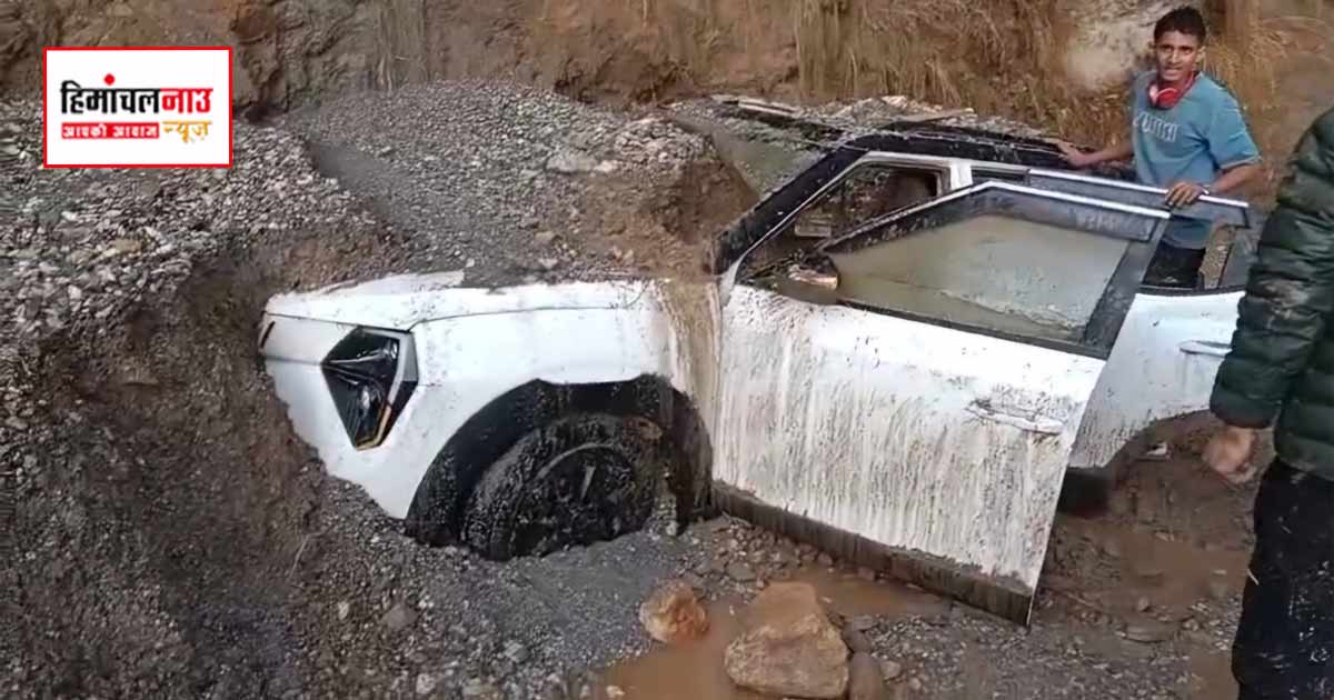 संगड़ाह में अवैध डंपिंग का कहर, मलवे में दबी कार व बाइक