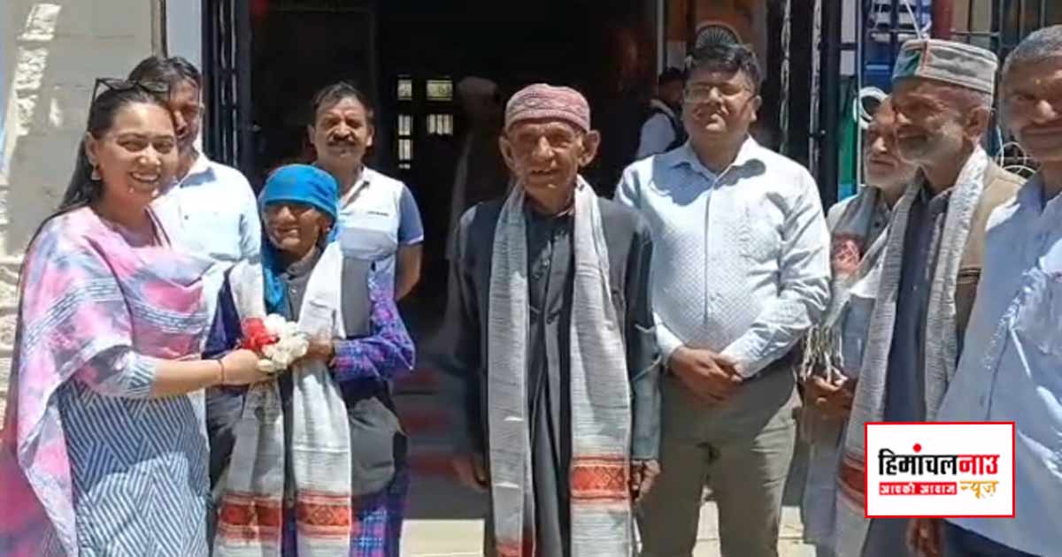 Election / संगड़ाह में मतदान के बीच बूथों पर पहुंचे अधिकारी, मतदाताओं का बढ़ाया उत्साह