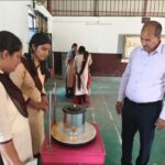 अम्ब स्कूल में आयोजित वैज्ञानिक कार्यशाला में शामिल विद्यार्थी