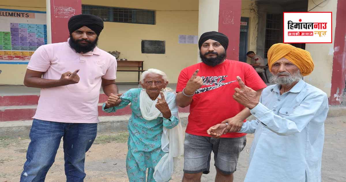 Election / 100 साल के बुजुर्गों से लेकर पहली बार वोट डालने वाली युवतियों तक, सिरमौर में दिखा लोकतंत्र का अद्भुत उत्साह