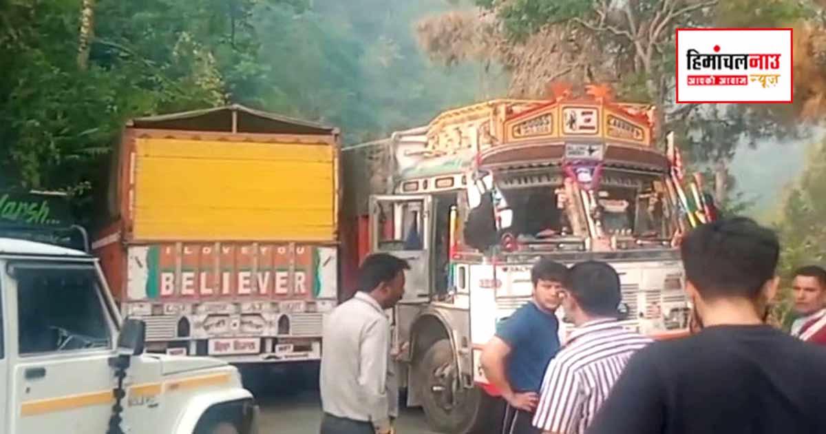 Accident / सोलन के सुबाथू रोड पर दो ट्रकों की टक्कर के बाद लगा लंबा यातायात जाम