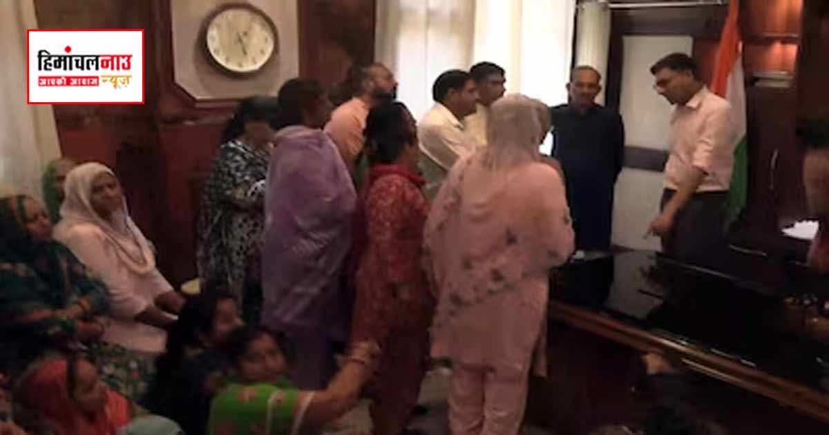 Election / पंचायत प्रधान चुनाव में अनियमितता के आरोप, विधायक के साथ एसडीएम कार्यालय पहुंचे ग्रामीण