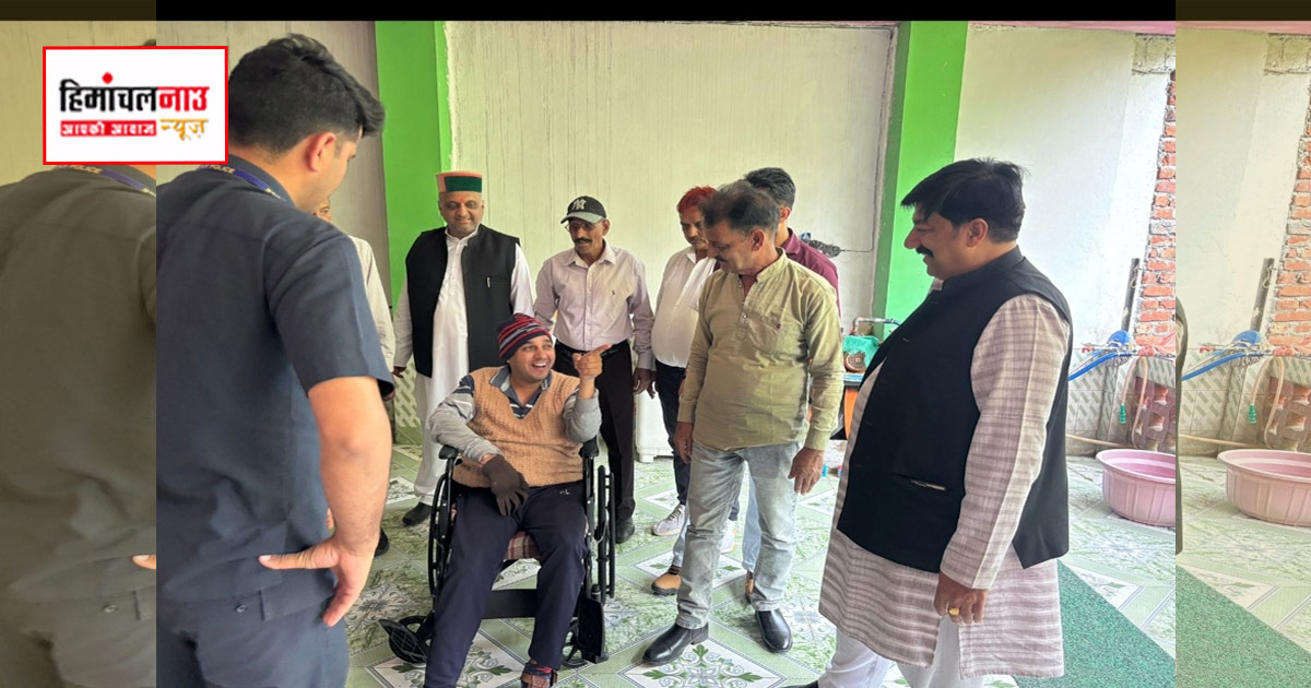 अस्वस्थ युवक को विधायक विवेक शर्मा ने भेंट की व्हील चेयर