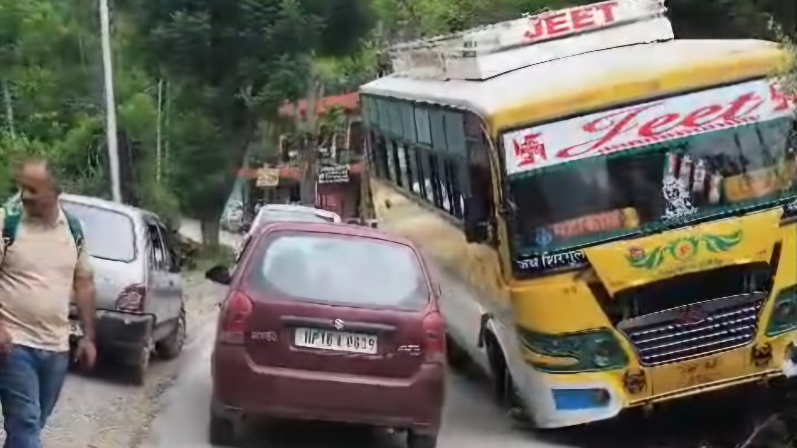 सनोरा में बड़ा हादसा टला, जीत कोच बस के अचानक ब्रेक फेल, चालक की सूझबूझ से बची दर्जनों यात्रियों की जान