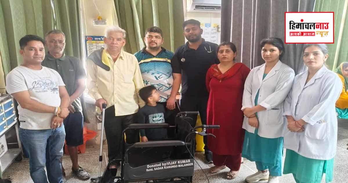 बंगाणा अस्पताल को मिली व्हीलचेयर की सौगात, समाजसेवा की मिसाल बने विजय कुमार शर्मा