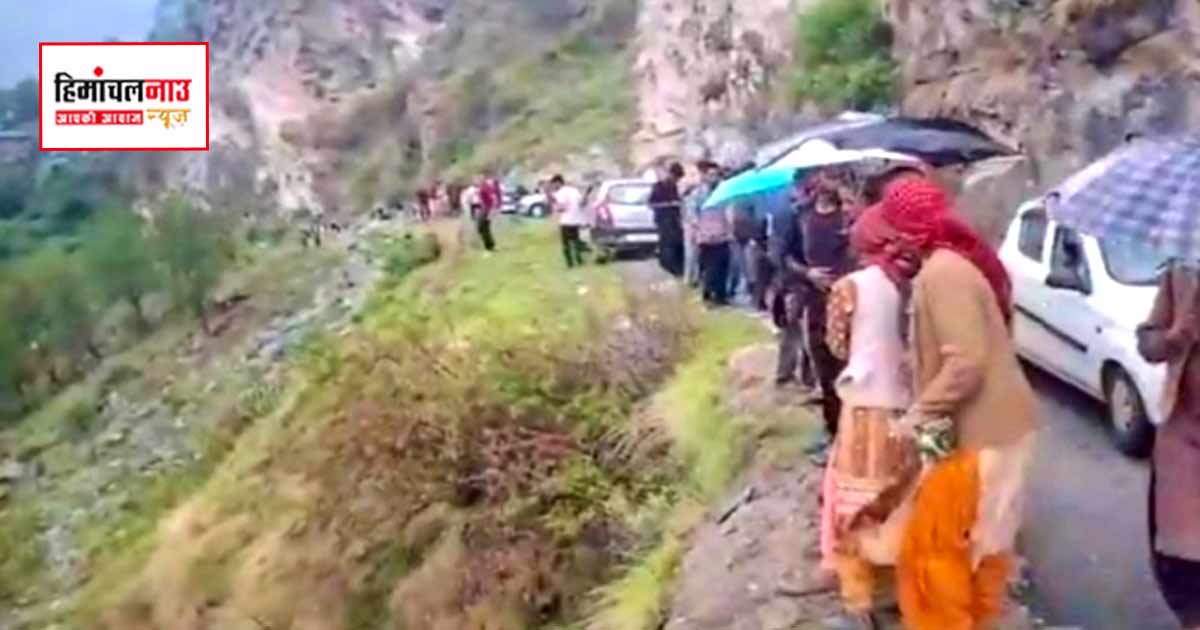 Accident / हिमाचल में बड़ा हादसा: मां-बेटे सहित 6 लोगों की दर्दनाक मौत, पिकअप जीप के उड़े परखच्चे