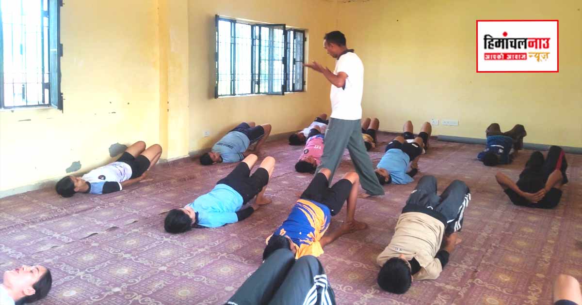 Yoga Day / कोटड़ी व्यास विद्यालय में योग दिवस पर विद्यार्थियों और शिक्षकों ने किया योगाभ्यास