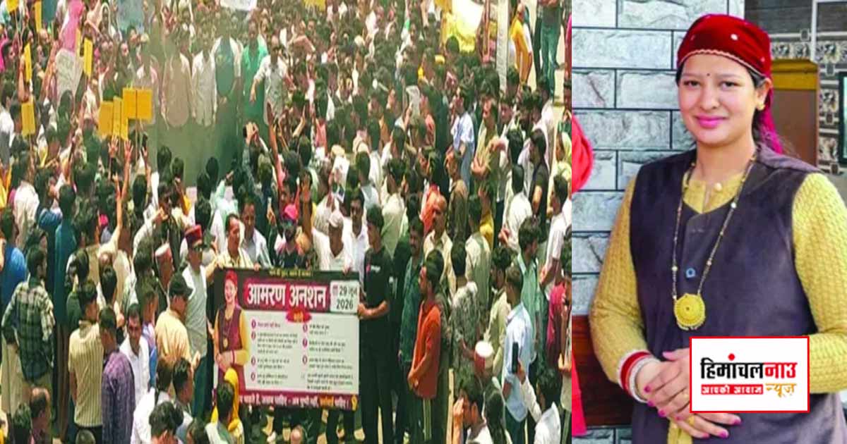 प्रसूता की मौत मामले में कार्रवाई की मांग को लेकर अस्पताल परिसर में आमरण अनशन शुरू