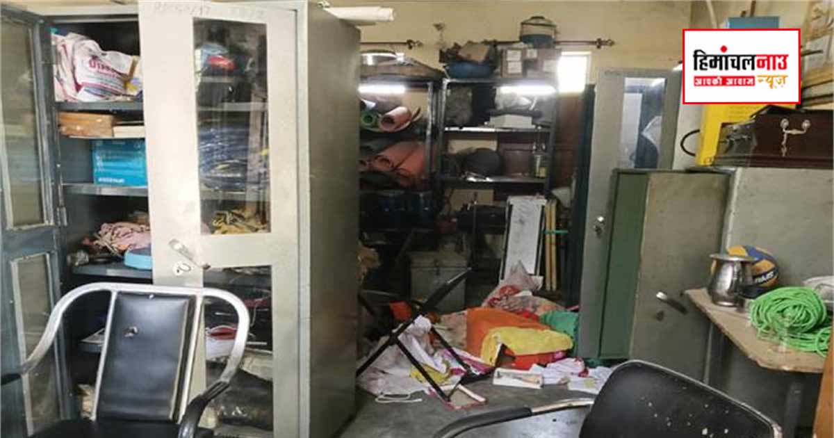 Crime / ऊना के नंदपुर स्कूल में चोरी के प्रयास के दौरान कमरे का ताला तोड़कर सामान बिखेरा गया