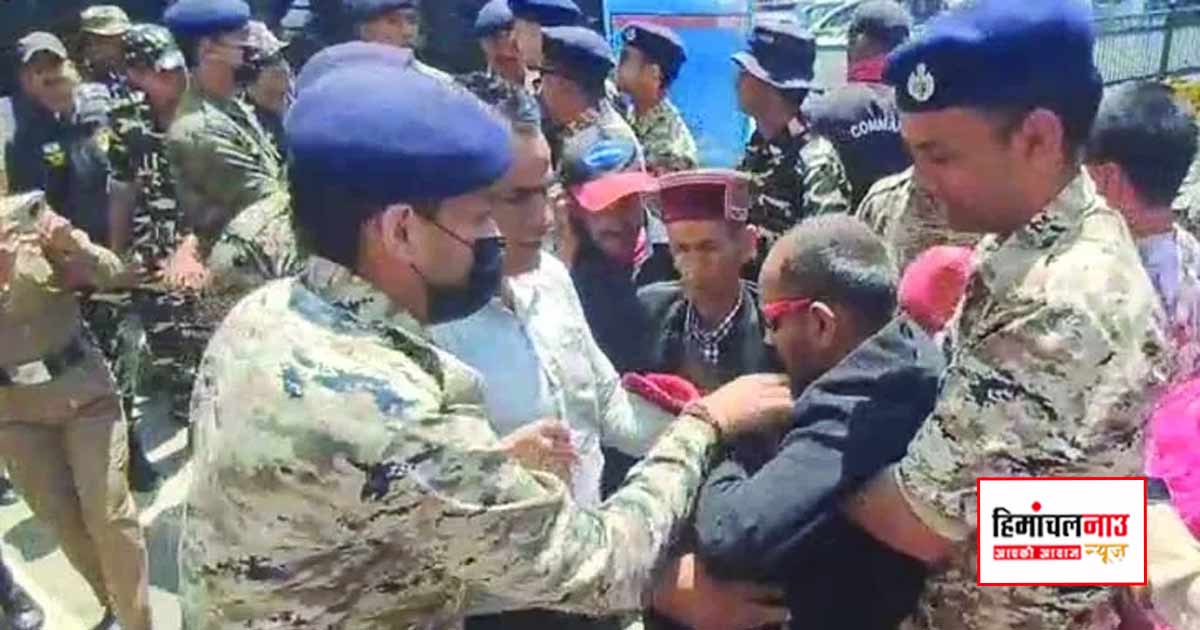 लंबित मांगों को लेकर दृष्टिबाधित अभ्यर्थियों का प्रदर्शन, सचिवालय मार्ग पर यातायात प्रभावित