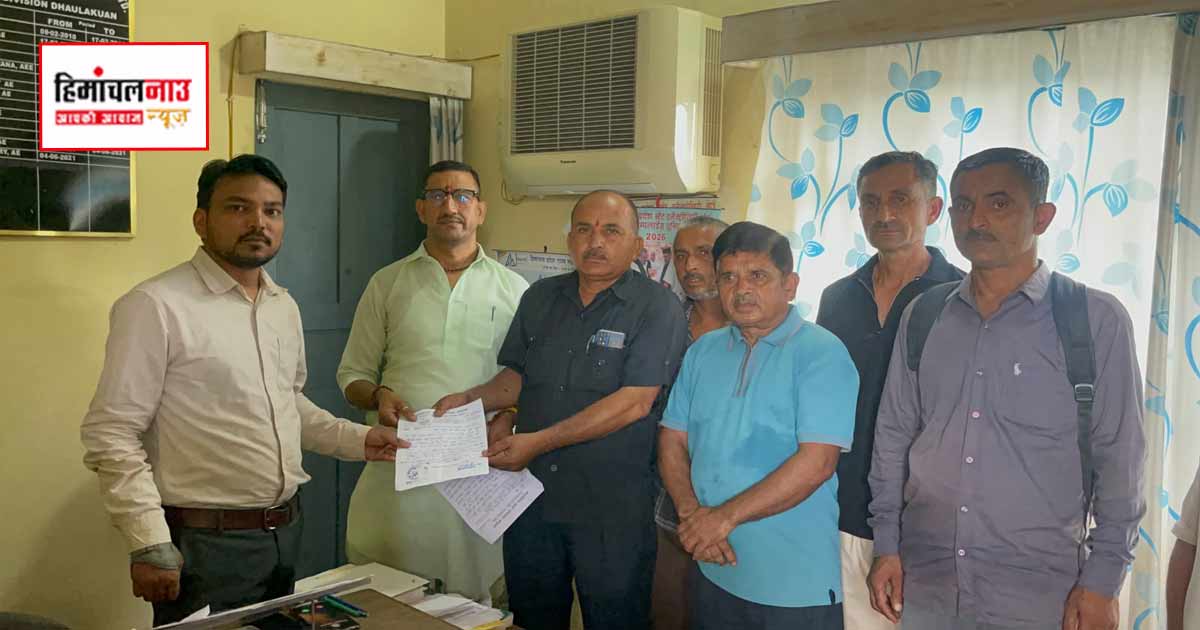 15-20 दिन में सड़कें नहीं सुधरीं तो होगा आंदोलन, धौलाकुआं क्षेत्र के ग्रामीणों ने दी चेतावनी
