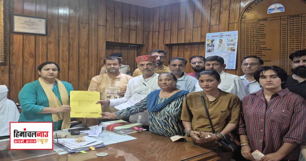 नाहन में गौसम्मान अभियान के तहत ज्ञापन सौंपते गौसेवक