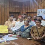 नाहन में गौसम्मान अभियान के तहत ज्ञापन सौंपते गौसेवक