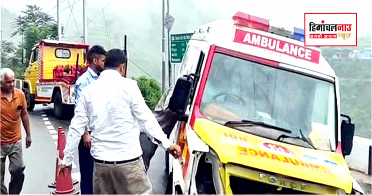 Accident / मंडी-मनाली एनएच पर पैरापिट से टकराई 108 एंबुलेंस, चालक सहित दो लोग घायल