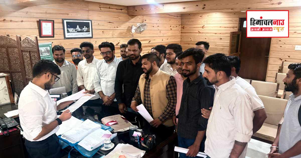जर्जर सड़कें और बेलगाम ट्राला-टिपरों के खिलाफ भाजपा युवा मोर्चा का प्रदर्शन, एसडीएम को सौंपा ज्ञापन
