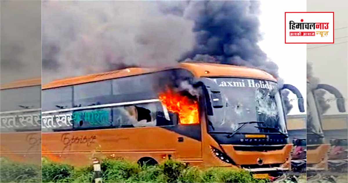 हादसा / पठानकोट-जालंधर हाईवे पर स्लीपर बस की टक्कर से दो युवकों की मौत, चार घायल