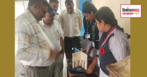 हटली विद्यालय में विज्ञान प्रदर्शनी में मॉडल प्रस्तुत करते विद्यार्थी