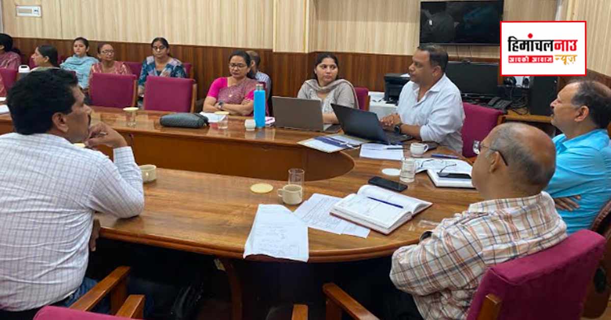 स्वास्थ्य विभाग सोलन की मासिक समीक्षा बैठक में स्क्रीनिंग, टीकाकरण और रोग नियंत्रण कार्यक्रमों की प्रगति की समीक्षा