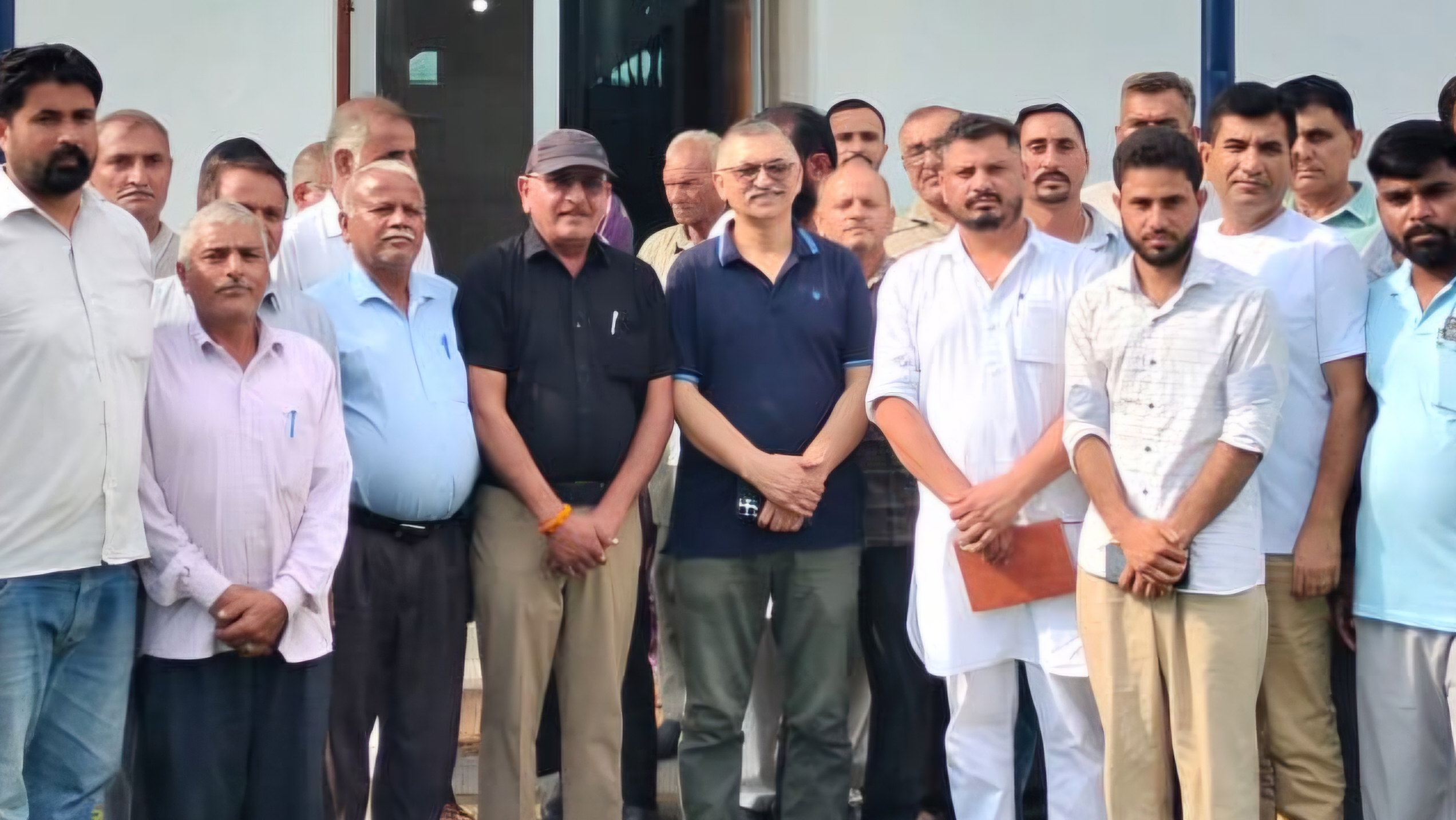 कृषि विज्ञान केंद्र पहुंचे विधायक अजय सोलंकी, चंदन का पौधा रोपकर दिया हरित भविष्य का संदेश