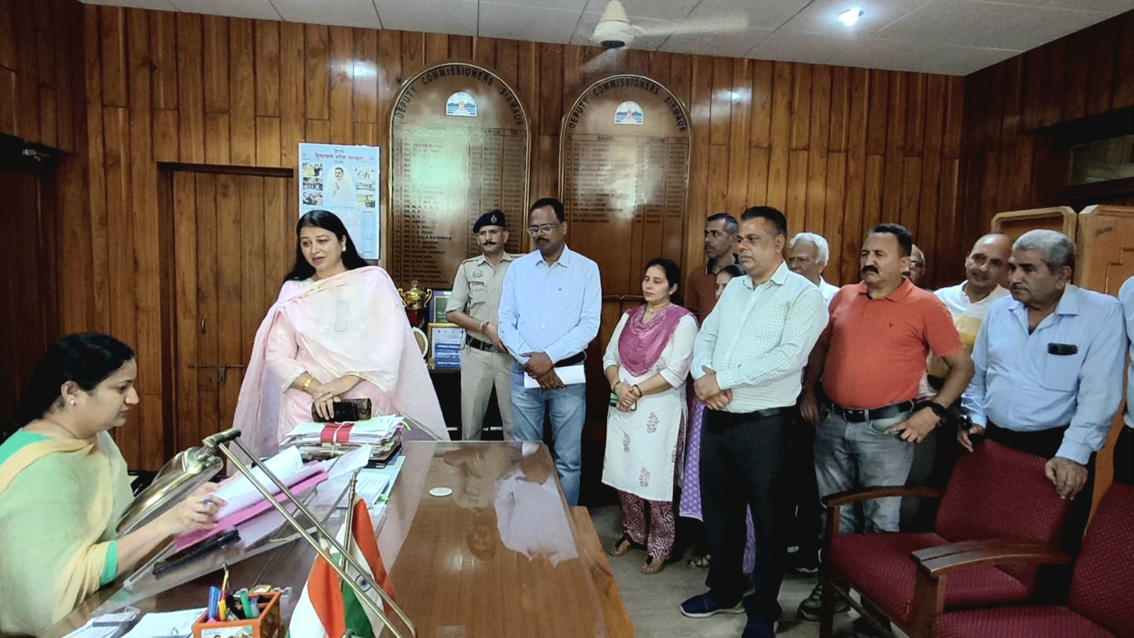 छोटा चौक की गली बनी ‘कुत्तों वाली गली’, 30 से ज्यादा आवारा कुत्तों से लोग परेशान