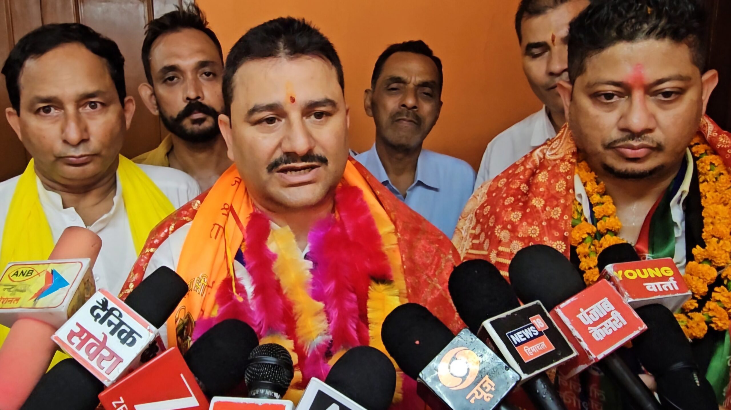 नाहन में नितिन चौहान की धमाकेदार एंट्री, लोजपा के शक्ति प्रदर्शन से भाजपा-कांग्रेस में बढ़ी सियासी हलचल