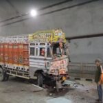 चंडीगढ़-मनाली हाईवे की टनल में दो ट्रकों की टक्कर