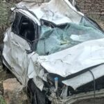 सांगला-छितकुल मार्ग पर खाई में गिरी कार