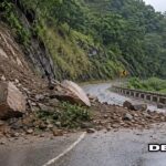 शिमला के संजौली में पहाड़ी से सड़क पर गिरा मलबा