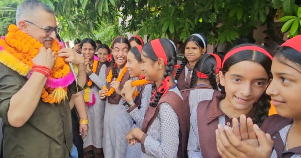 विधायक अजय सोलंकी ने बर्मा पापड़ी स्कूल में किचन टीन शेड का किया लोकार्पण