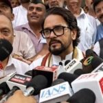 हमीरपुर में तिरंगा यात्रा का नेतृत्व करते सांसद अनुराग ठाकुर