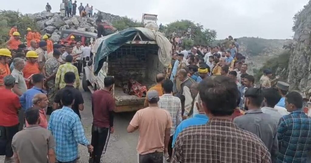 बागनधार चूना पत्थर खदान में भूस्खलन के बाद बचाव अभियान