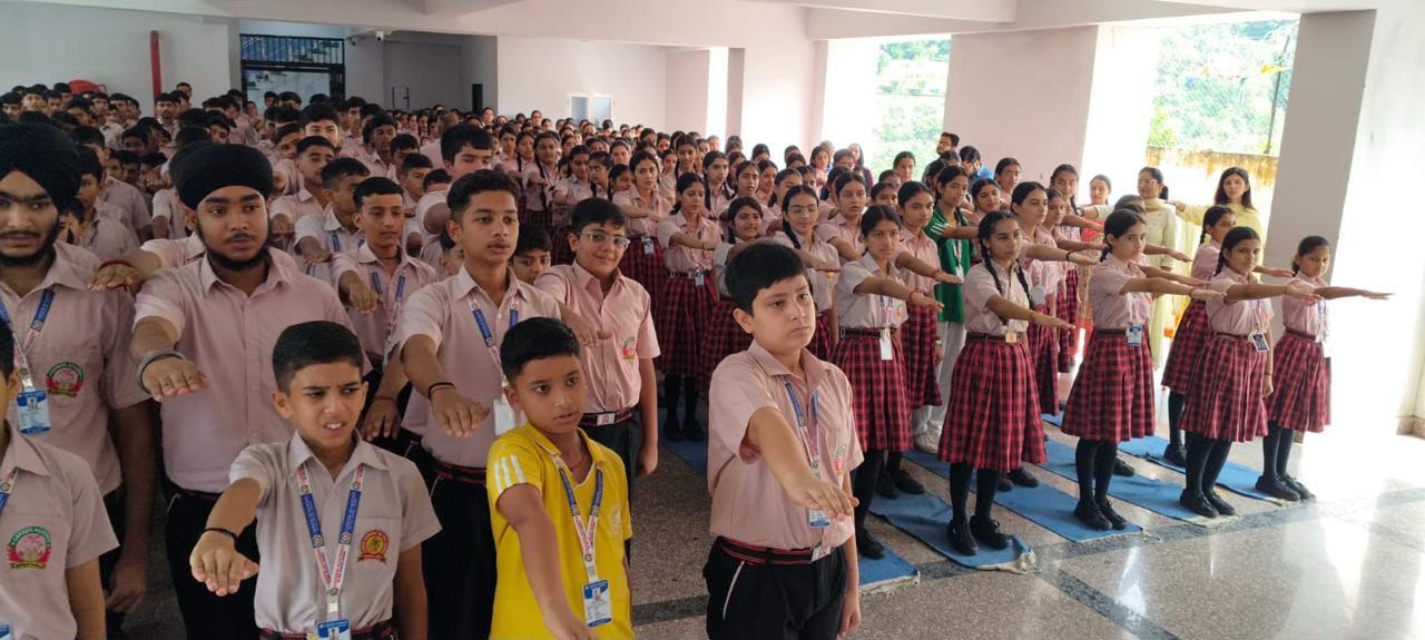 करियर अकादमी नाहन में नशा मुक्ति जागरूकता एवं शपथ कार्यक्रम आयोजित