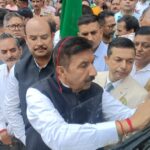 पालमपुर में इलेक्ट्रिक बसों को रवाना करते उप मुख्यमंत्री मुकेश अग्निहोत्री