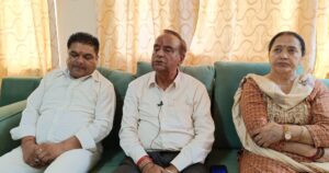 राजगढ़ में पत्रकार वार्ता करते जीआर मुसाफिर