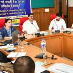 सोलन में जिला सलाहकार समिति की बैठक की अध्यक्षता करते उपायुक्त मनमोहन शर्मा