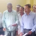 सुंदरनगर में स्मार्ट मीटरिंग परियोजना के विरोध में ज्ञापन सौंपते किसान सभा के प्रतिनिधि