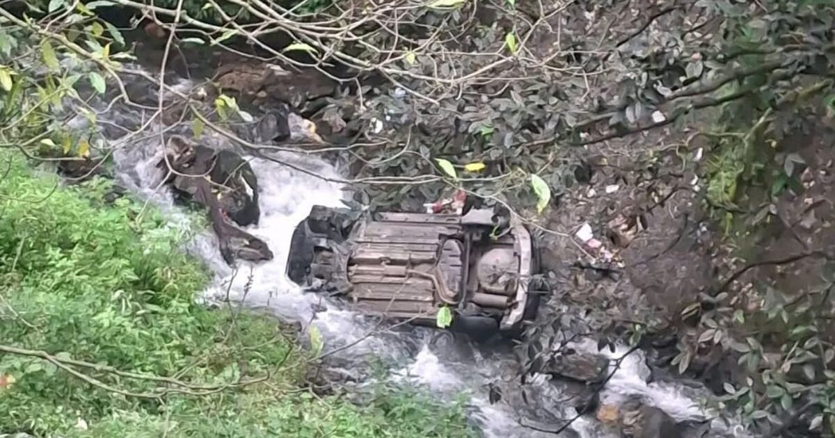 Accident: तकलेच में 30 मीटर नीचे खड्ड में गिरी कार, पिता की मौत; बेटा घायल